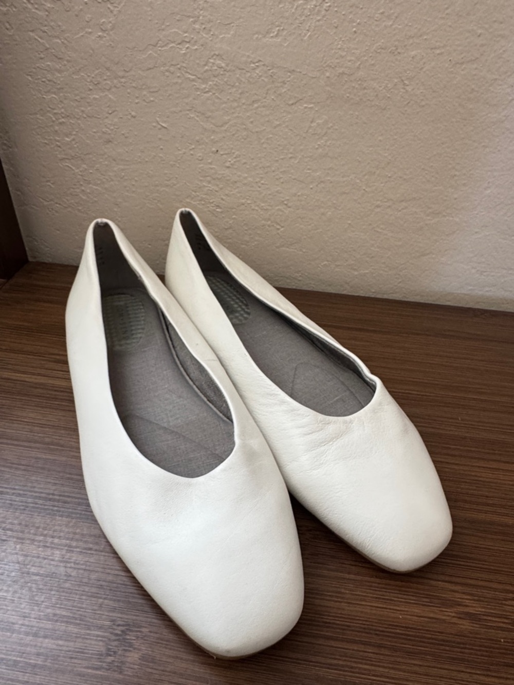 Women's White Leather Slip-On Ballet Flats